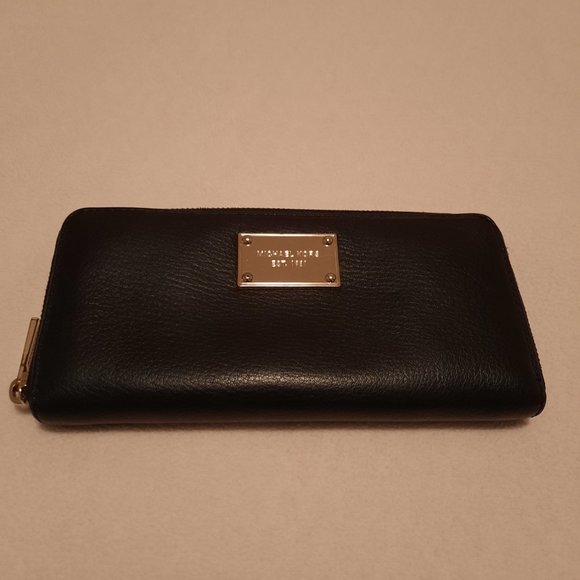 Micheal Kors Wallet - Picture 3 of 3